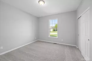512 Quinlan Ave, Dekalb, IL 60115 - Photo 10