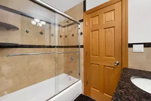 1017 E Red Oak St, Addison, IL 60101 - Photo 28