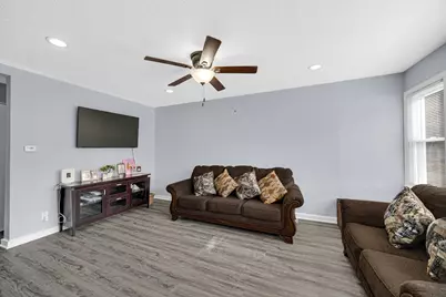 702 N Independence Avenue, Rockford, IL 61101 - Photo 4