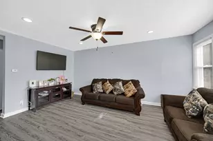 702 N Independence Ave, Rockford, IL 61101 - Photo 4