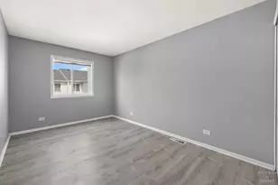 430 Meadow Green Ln, Round Lake Beach, IL 60073 - Photo 16