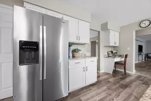 410 Thompson Blvd, Buffalo Grove, IL 60089 - Photo 16