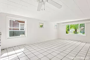 638 Myrtle Street N, Waukegan, IL 60085 - Photo 8
