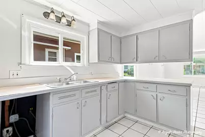 638 Myrtle Street N, Waukegan, IL 60085 - Photo 12