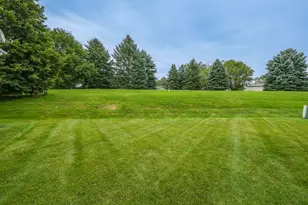 1078 Aspen Dr, Manteno, IL 60950 - Photo 4