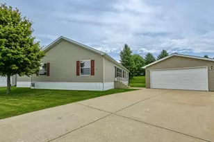 1078 Aspen Dr, Manteno, IL 60950 - Photo 1