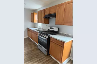 557 Oak Street, Waukegan, IL 60085 - Photo 4