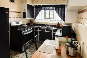 8228 S Paxton Ave, Chicago, IL 60617 - Photo 4