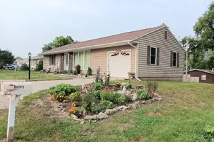 117 Shady Ln, Dixon, IL 61021 - Photo 2