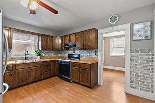 220 N Elm St, Leland, IL 60531 - Photo 8