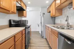 6340 Americana Dr, Willowbrook, IL 60527 - Photo 4