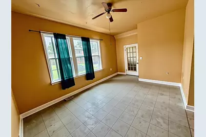 8757 S Marquette Avenue, Chicago, IL 60617 - Photo 12