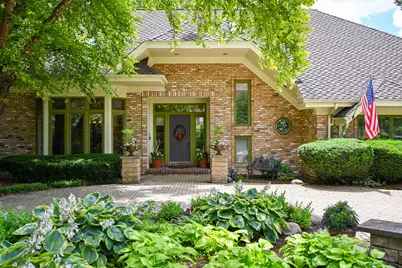 6450 Manor Drive, Burr Ridge, IL 60527 - Photo 2