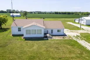 1067 E 3100 North Rd, Clifton, IL 60927 - Photo 2