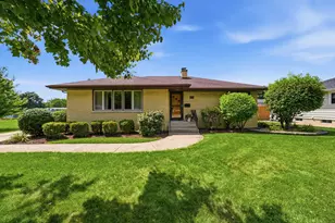 811 Magnolia Dr, Joliet, IL 60435 - Photo 1