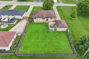 811 Magnolia Dr, Joliet, IL 60435 - Photo 34