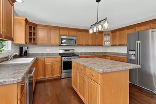 2212 James Leigh Dr, Aurora, IL 60503 - Photo 8