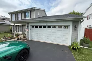 1577 Candlewood Dr, Crystal Lake, IL 60014 - Photo 2