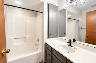 6615 W Gate Ct, Roscoe, IL 61073 - Photo 8