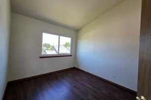 24 E Honeysuckle Dr, Round Lake Beach, IL 60073 - Photo 12