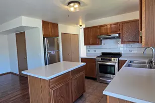 24 E Honeysuckle Dr, Round Lake Beach, IL 60073 - Photo 8