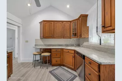 219 W Oak Avenue, Wheaton, IL 60187 - Photo 10