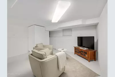 219 W Oak Avenue, Wheaton, IL 60187 - Photo 18