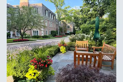 485 Oakwood Avenue #D-2, Lake Forest, IL 60045 - Photo 2