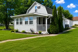 204 16th Ave, Sterling, IL 61081 - Photo 2