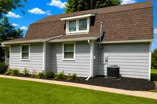 204 16th Ave, Sterling, IL 61081 - Photo 4