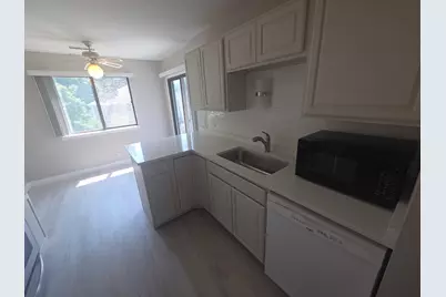 299 Pembridge Lane #D2, Schaumburg, IL 60193 - Photo 2