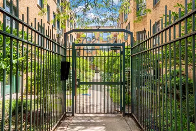 7025 N Sheridan Road #1N, Chicago, IL 60626 - Photo 2