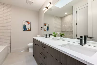 5747 N Maplewood Avenue, Chicago, IL 60659 - Photo 30