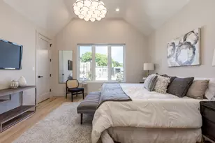 5747 N Maplewood Ave, Chicago, IL 60659 - Photo 18