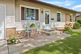 1095 Hickory Ln, Elk Grove Village, IL 60007 - Photo 24