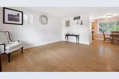 1095 Hickory Lane, Elk Grove Village, IL 60007 - Photo 2