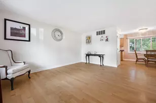 1095 Hickory Ln, Elk Grove Village, IL 60007 - Photo 2