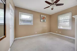 1095 Hickory Ln, Elk Grove Village, IL 60007 - Photo 14