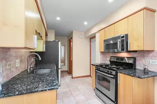334 Plumwood Ct, Vernon Hills, IL 60061 - Photo 6