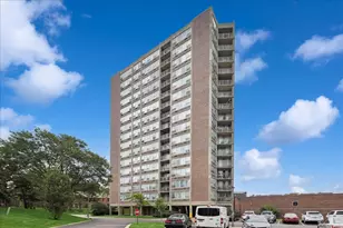 3925 Triumvera Dr, Glenview, IL 60025 - Photo 1