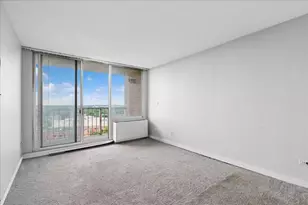 3925 Triumvera Dr, Glenview, IL 60025 - Photo 16