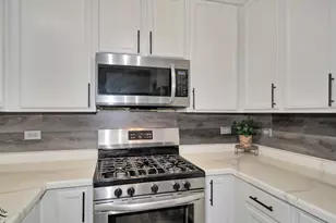 2423 Rocky Hill Cir, Joliet, IL 60432 - Photo 10
