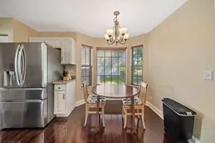 990 Pennwood Ln, Bolingbrook, IL 60440 - Photo 8