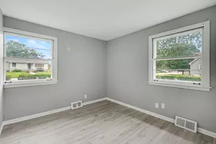 2104 Webb St, Crest Hill, IL 60403 - Photo 8