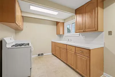 2104 Webb Street, Crest Hill, IL 60403 - Photo 6