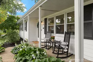 213 W Gartner Rd, Naperville, IL 60540 - Photo 2