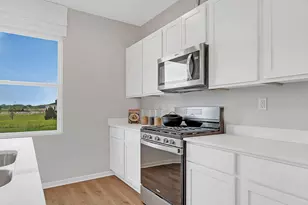 924 Cascade Dr, Pingree Grove, IL 60140 - Photo 6