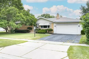 255 W Daniels Rd, Palatine, IL 60067 - Photo 2