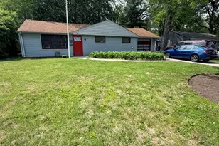 610 N Evanslawn Ave, Aurora, IL 60506 - Photo 2