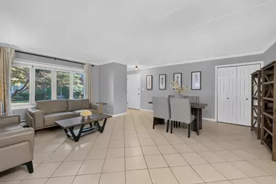 816 W Saint James Street #1W, Arlington Heights, IL 60005 - Photo 4